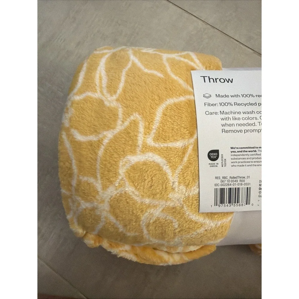 Room Essentials Plush Throw Blanket 50